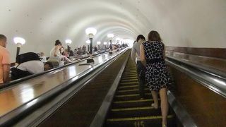 駅構内のエスカレーター