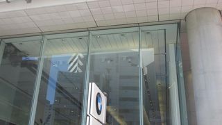 外苑前駅のすぐそばにあります