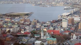夜景観賞は明るいうちから粘り強く待つ（函館山）