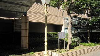 ガス街灯柱があることは街の中での懐かしく良い景観です