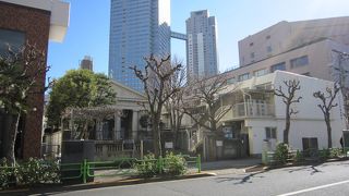 パルテノン神殿に似ている教会です