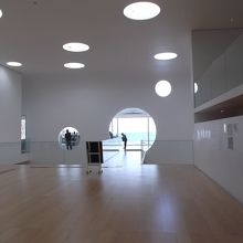 館内のエントランス