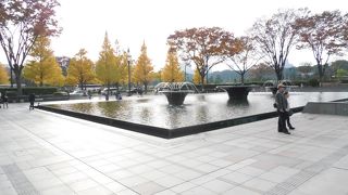 近代的な都市公園の雰囲気