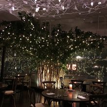 店内はロマンチック。