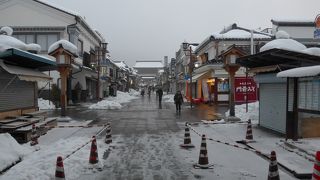 善光寺の仲見世通りは約60店が参道に並びます!!
