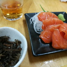 いかすみのさきいかとサーモンさしみ