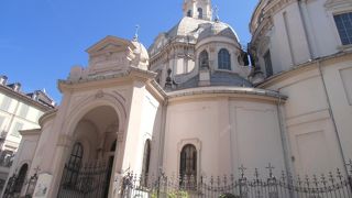 カステッロ広場の奥の方