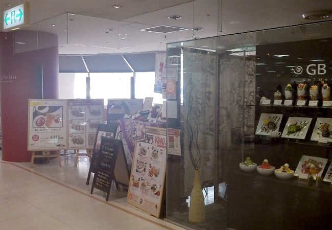 アルパークの西館3Fにあるカフェ