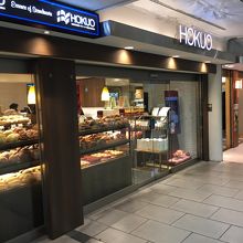 駅ビルにあります