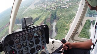 アフリカ（ビクトリアの滝）の空をヘリコプターで、体も心も舞い上がる～（ビクトリアフォールズ／ジンバブエ）
