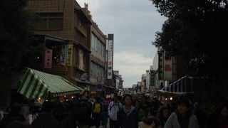 お土産屋さんと飲食店がいっぱい☆