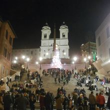 オベリスク(記念碑のようなもの)が広場です。