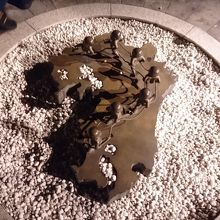 アートである「縁結び七福童子」です。