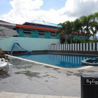 15ｍ程のプ－ルです