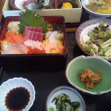 海鮮ちらし重ランチ
