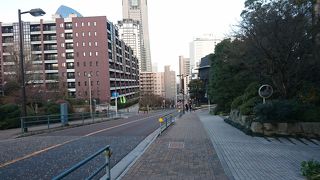 青少年センターや伊勢山皇太神宮へ続く坂