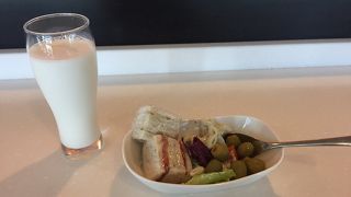 朝ごはんをいただきました