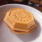 冬限定のチョコレートアイスでアイスモナカ