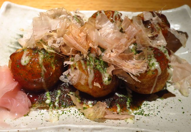 You can eat and enjoy Takoyaki with the traditional and snazzy atmosphere