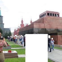 レーニン廟の前で