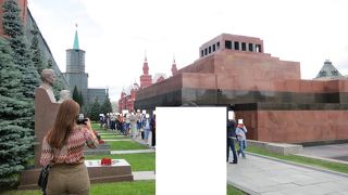 厳かな空気の中に