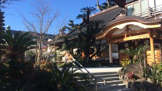 少し高台にあり