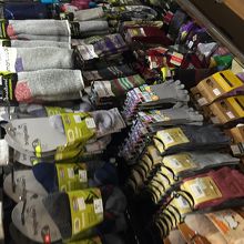 充実の靴下コーナー。一般の方にもおすすめです。