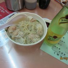 ワンタンメンとシュワップスドリンク 