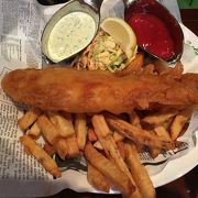 ロンドンのパブを思わせるレストラン