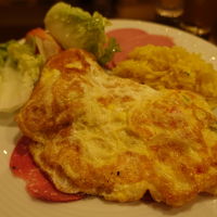 朝ごはんは目玉焼きやオムレツ作ってくれます