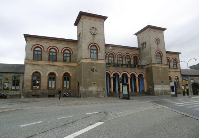 コペンハーゲン周辺の鉄道・地下鉄２４時間乗り放題切符がロスキレ駅まで使えます。