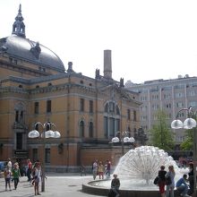 国立劇場と手前にある公園