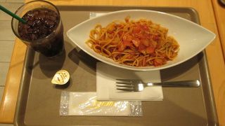 第一ターミナルの端にあるカフェ