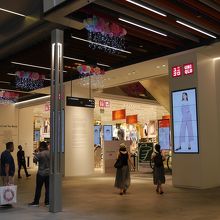 ユニクロもありました