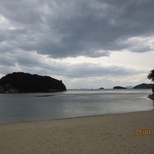 仙酔島の砂浜 