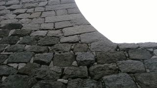 丸亀城の建物を含んだ公園