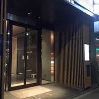 築地駅の上にあります