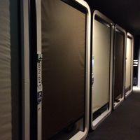 ロールカーテンで目隠しされてます