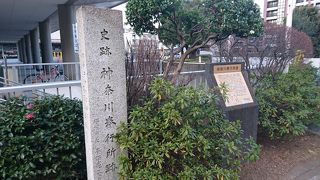 紅葉坂の上にあります