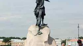 デカブリスト広場にあります