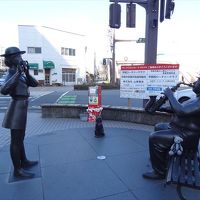 ホテル前にて。宇部は彫刻の町