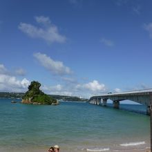 マリンブルーの海