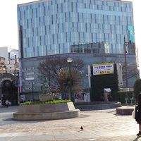 JR岡山駅前広場から見たホテルの入ったビル