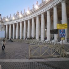 大聖堂入る際は保安検査受けて下さいね(^_-)-☆。