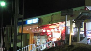 店舗としては充実。バリアフリーもう少し考えて欲しい。