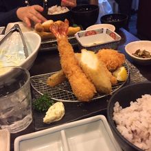 白米か五穀米を選べます。