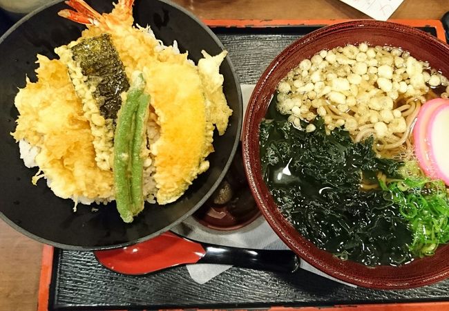天丼セットはボリュームたっぷり