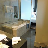 シャワーとバスタブが別で使いやすい