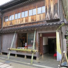 金沢市西茶屋資料館（開館時間9：30～17：00）