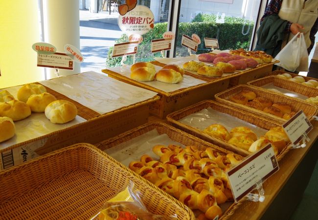 北近江リゾート内のパン屋さん。　焼き立てのパンは美味しいです